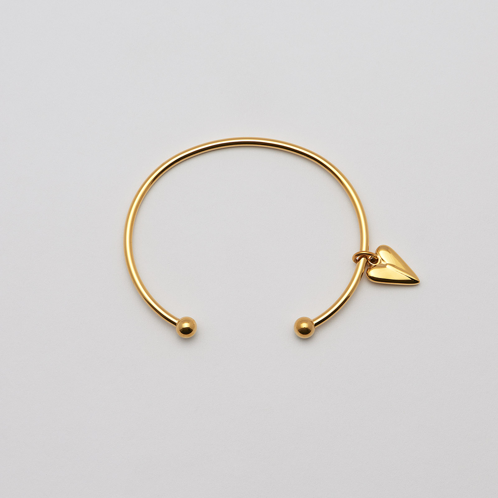 Armband i guldpläterat stål, bangle hjärta - 66,5 mm