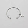 Armband i stål, bangle med pil - 2,5 mm x 66,5 mm