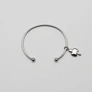 Armband i stål, bangle med klöver - 2,5 mm x 66,5 mm