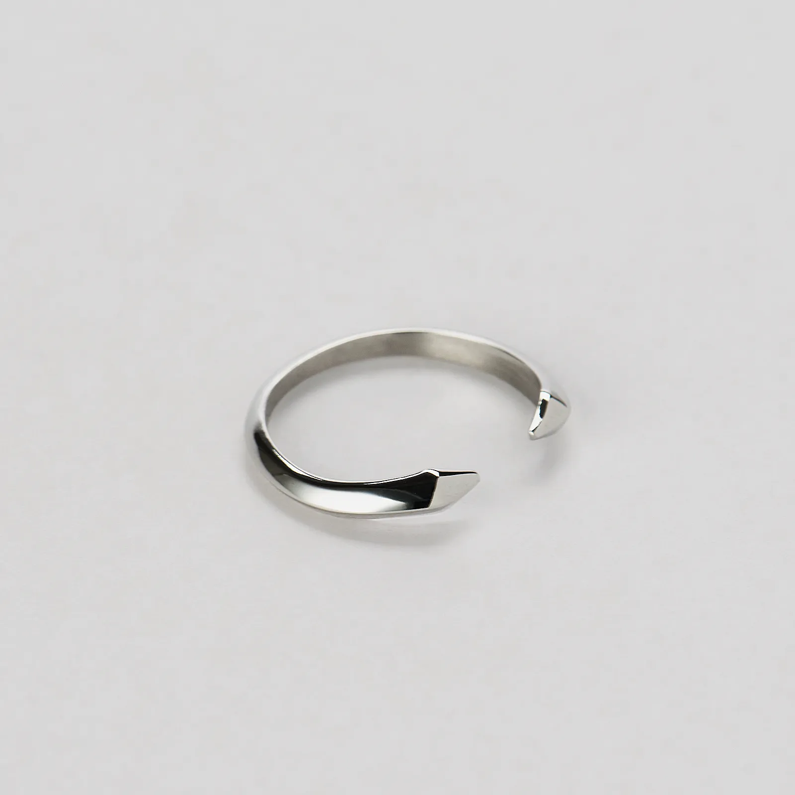 Ring i stål med öppning: Fang - 19