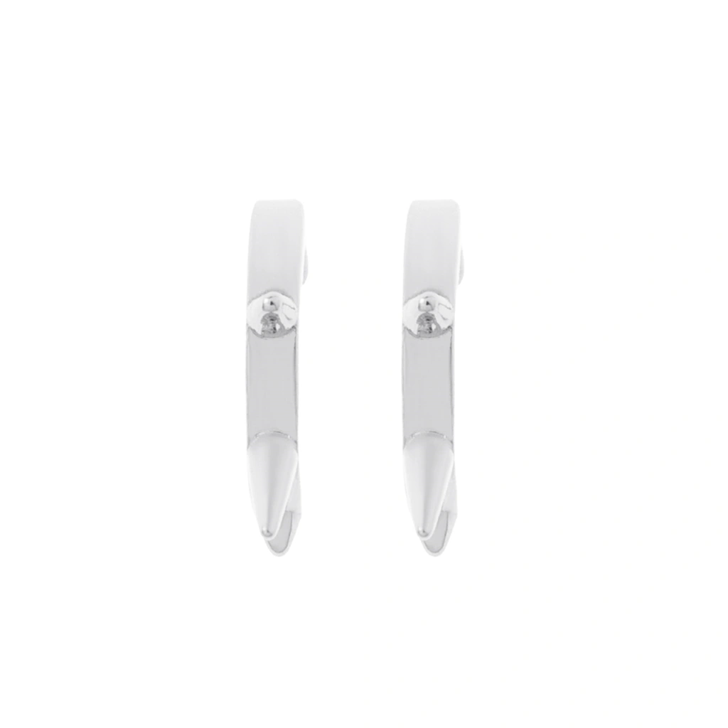 Silverfärgade örhängen, C-hoops med tre nitar - 1cm
